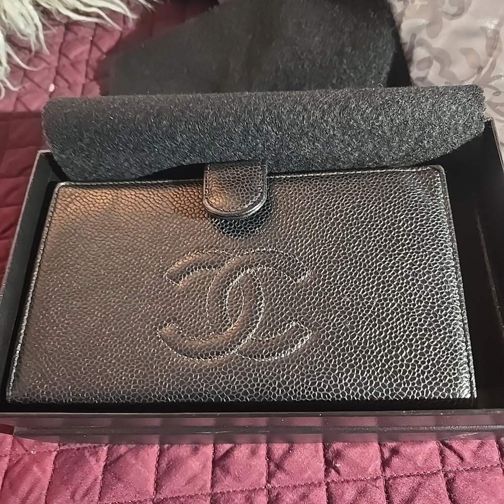 CHANEL Textured Black Leather Wallet with Card Holder And Kiss Lock